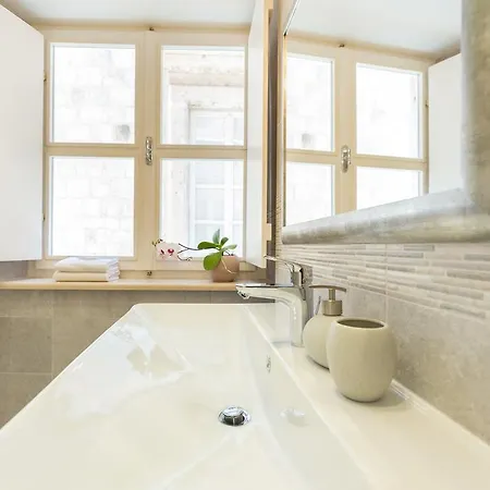 Hedera Estate, Hedera A2 *