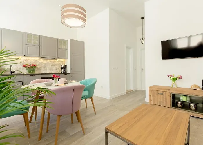 Hedera Estate, Hedera A2 *