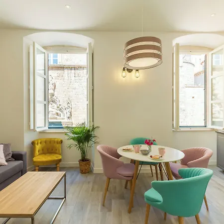 Hedera Estate Hedera A2 - Breakfast Included *