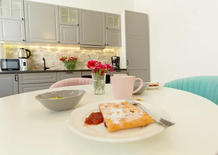 Hedera Estate, Hedera A2 *