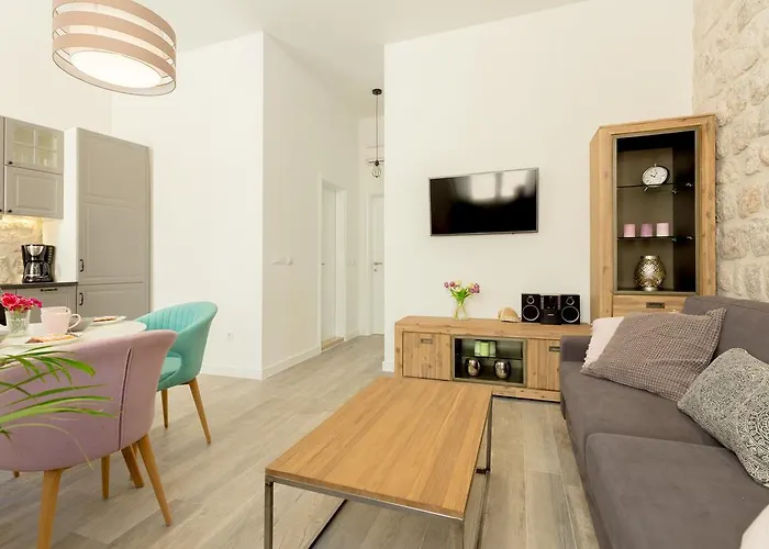 Hedera Estate, Hedera A2