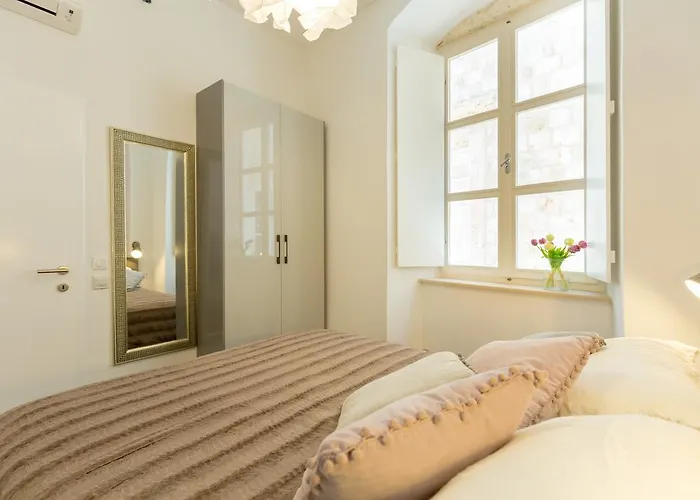 Hedera Estate, Hedera A2