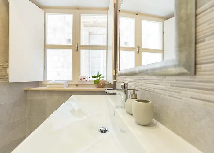 Hedera Estate, Hedera A2 *