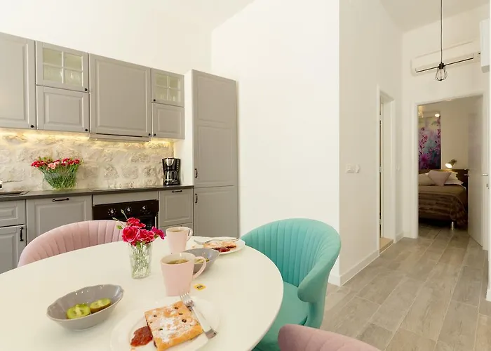 Hedera Estate, Hedera A2 *